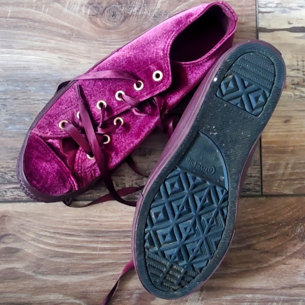 Size 6 purple/ burgundy velvet converse - Picture 3 of 4